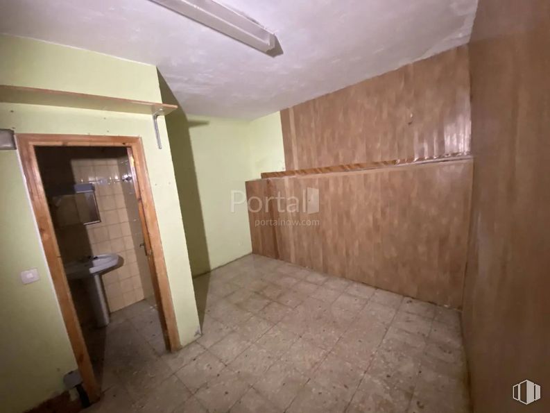 Local en venta en Calle Muerte y Vida, Segovia, 40005 con propiedad, edificio, madera, puerta, accesorio, interiorismo, piso, suelo, tinte para madera y madera alrededor