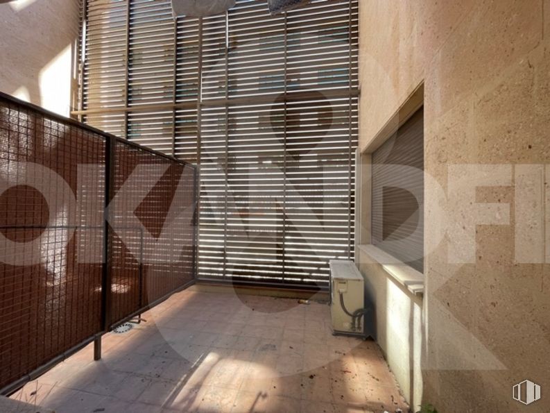 Office for rent at Avenida Irlanda, Toledo, 45005 with window blind, wood, shade, building, interior design, flooring, floor, material property, brick and real estate around