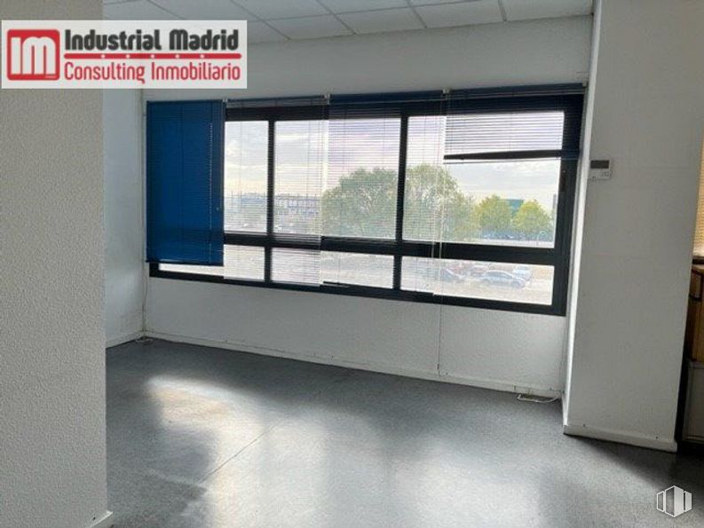 Nave en venta en Polígono Industrial San Fernando, San Fernando de Henares, Madrid, 28830 con ventana, accesorio, diseño de interiores, piso, exterior automotriz, rectángulo, pavimento, bienes inmuebles, vidrio y fachada alrededor