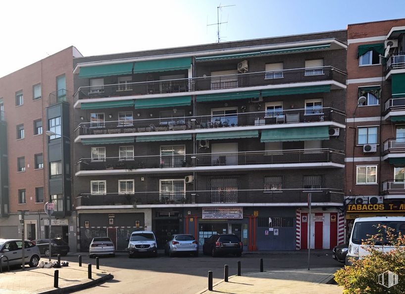 Local en alquiler en Calle Vicente Espinel, 34, Ciudad Lineal, Madrid, 28017 con edificio, coche, vehículo terrestre, rueda, cielo, ventana, planta, neumático, vehículo y diseño urbano alrededor