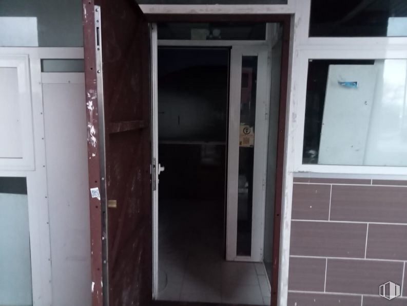 Local en venta en Calle Van Gogh, Seseña, Toledo, 45224 con accesorio, edificio, puerta, asa, madera, manija de la puerta, casa, puerta de casa, material compuesto y pestillo alrededor