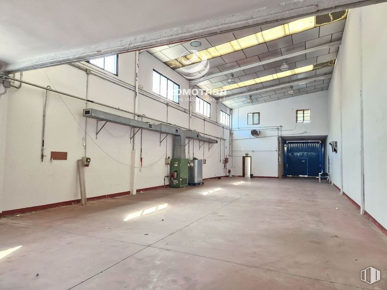 Industrial for rent at Zona industrial, Rivas-Vaciamadrid, Madrid, 28529 with window, flooring, floor, ceiling, hall, building material, concrete, daylighting, paint and plaster around