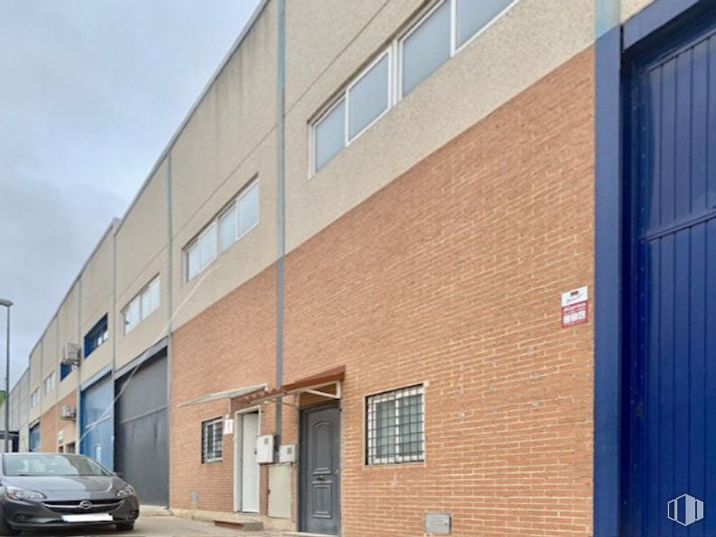 Industrial for sale at Zona Santa María de Benquerencia, Toledo, 45006 with car, window, door, automotive parking light, building, property, sky, hood, vehicle and automotive lighting around