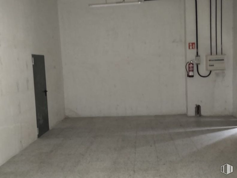 Retail for sale at Calle Jorge Luis Borges, Guadalajara, 19004 with wall, flooring, floor, ceiling, grey, concrete, building material, plaster, basement and cement around