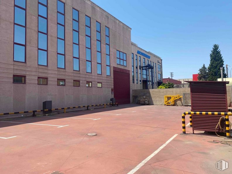 Nave en alquiler en Zona industrial, Getafe, Madrid, 28906 con edificio, ventana, cielo, asfalto, arquitectura, diseño urbano, barrio, espacio público, pared y edificio comercial alrededor