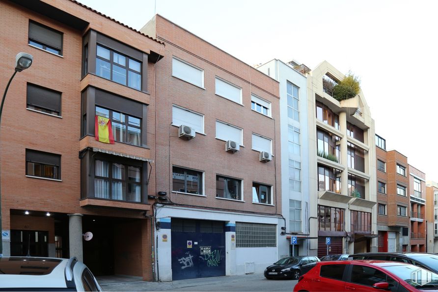 Local en alquiler en Calle Sánchez Pacheco, 69 A, Chamartín, Madrid, 28002 con coche, ventana, edificio, vehículo terrestre, propiedad, vehículo, rueda, cielo, neumático y barrio alrededor