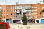 Retail for sale at Travesía Madrid, Leganés, Madrid, 28912 with building, sky, window, property, blue, cloud, plant, urban design, condominium and neighbourhood around