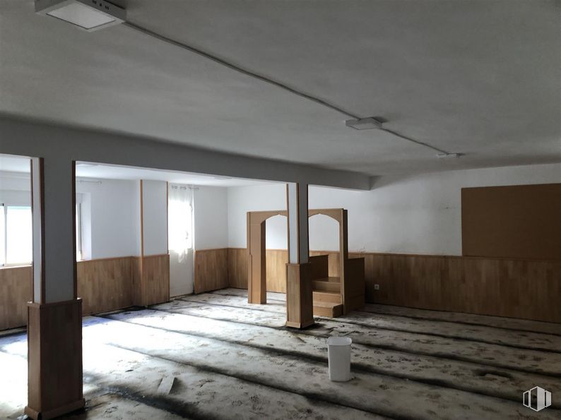 Retail for sale at Zona centro, Soto del Real, Madrid, 28791 with building, wood, fixture, interior design, flooring, floor, window, real estate, hardwood and ceiling around