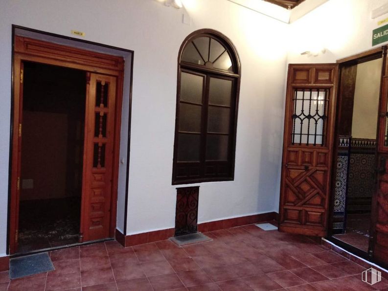 Office for sale & for rent at Calle Granada, Toledo, 45001 with window, door, fixture, wood, building, interior design, floor, flooring, real estate and hardwood around