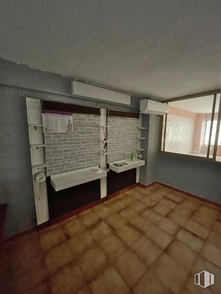 Local en alquiler en Barrio de la Concepción, Ciudad Lineal, Madrid, 28027 con ventana, accesorio, edificio, madera, suelos, suelo, madera dura, techo, sombra y escayola alrededor