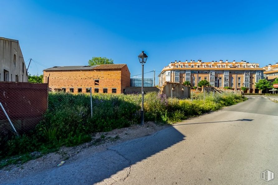 Suelo en venta en Avenida Príncipe de Asturias, Alovera, Guadalajara, 19208 con casa, edificio, planta, cielo, propiedad, superficie de la carretera, ventana, asfalto, terreno y zona rural alrededor