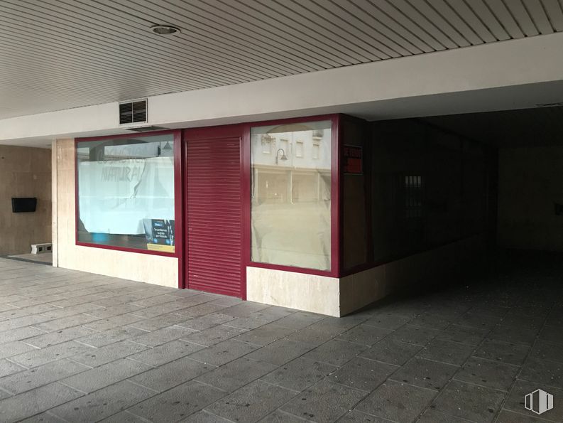 Local en alquiler y venta en Calle Santa Susana, 4, Torres de la Alameda, Madrid, 28813 con edificio, piso, suelo, techo, tintes y matices, fachada, hormigón, material compuesto, ciudad y sombra alrededor