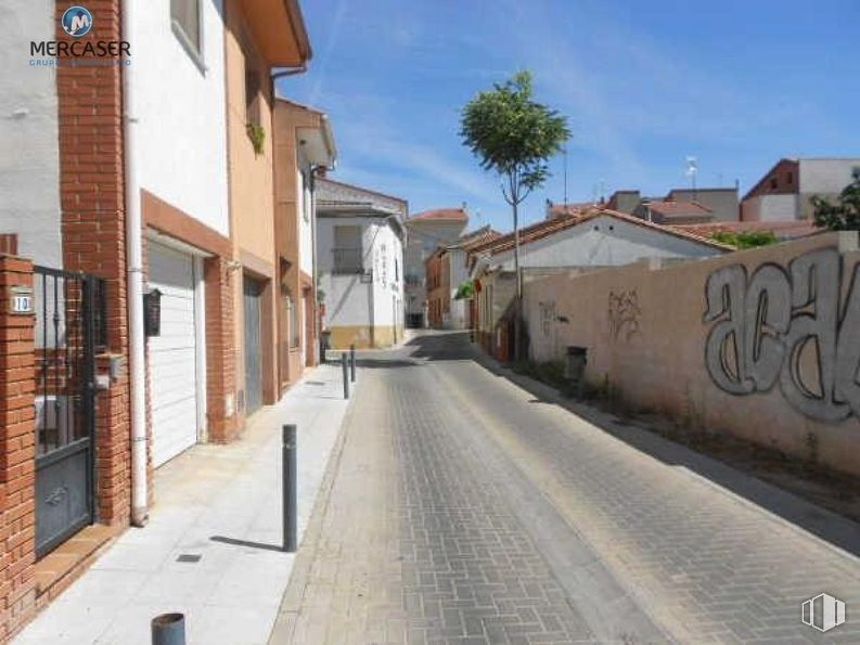 Land for sale at Zona Centro, Cabanillas del Campo, Guadalajara, 19171 with house, building, property, sky, window, road surface, asphalt, cloud, tree and plant around