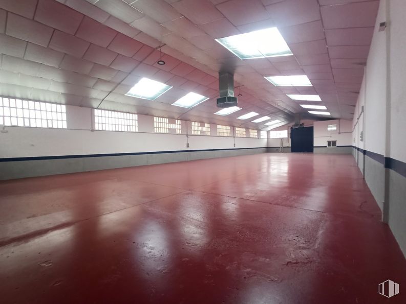 Nave en venta en Zona industrial, Humanes de Madrid, Madrid, 28970 con ventana, lámpara, alumbrado, propiedad, pabellón, hall, madera, edificio, arquitectura y suelos alrededor