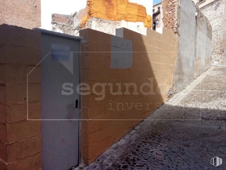 Suelo en venta en Calle Ángel, 2, Toledo, 45002 con superficie de la carretera, madera, material compuesto, fuente, ladrillo, fachada, tintes y matices, albañilería, asfalto y hormigón alrededor