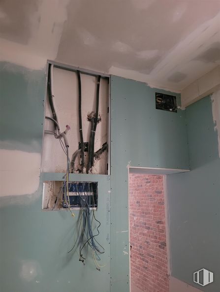 Local en venta en Calle Amparo, Centro, Madrid, 28012 con pared, techo, cable eléctrico, cableado eléctrico, suministro eléctrico, pintura, escayola y cable alrededor