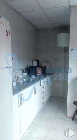 Industrial for sale at Avenida Camino de lo Cortao, San Sebastián de los Reyes, Madrid, 28700 with cabinetry, refrigerator, flooring, floor, room, grey, major appliance, sink, plumbing fixture and tile around