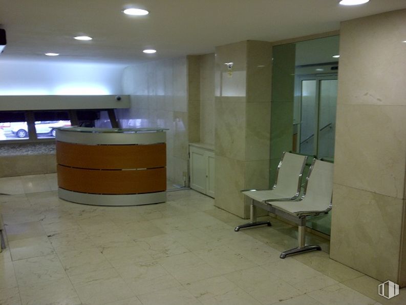 Office for rent at Calle San Bernardo, 123, Chamberí, Madrid, 28015 with cabinetry, flooring, floor, interior design, ceiling, lighting, glass, tile flooring, tile and chair around