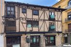 Retail for sale at Calle Cronista Lecea, Segovia, 40001 with window, sky, building, fixture, residential area, facade, urban design, city, road and door around