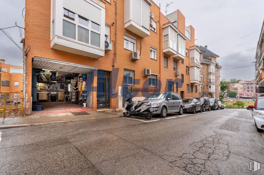 Local en venta en Calle Faustino Osorio, La Latina, Madrid, 28047 con coche, ventana, edificio, luz de estacionamiento, rueda, neumático, vehículo, planta, vehículo de motor y superficie de la carretera alrededor