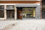 Retail for sale & for rent at Paseo San Francisco de Sales, 27, Chamberí, Madrid, 28003 with door, window, road surface, building, brick, public space, sidewalk, city, flooring and facade around