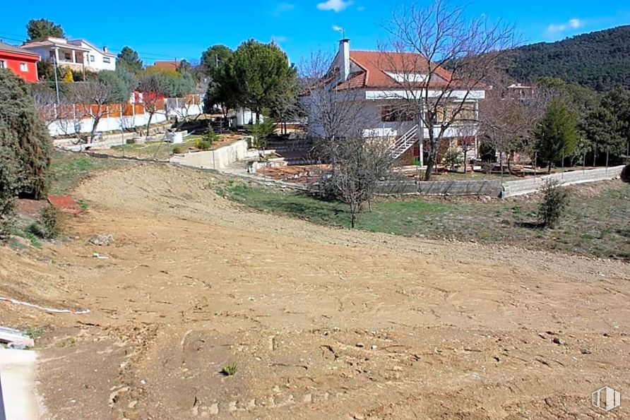 Land for sale at Calle Concepción, Robledo de Chavela, Madrid, 28294 with house, plant, sky, cloud, tree, building, land lot, slope, vegetation and rural area around