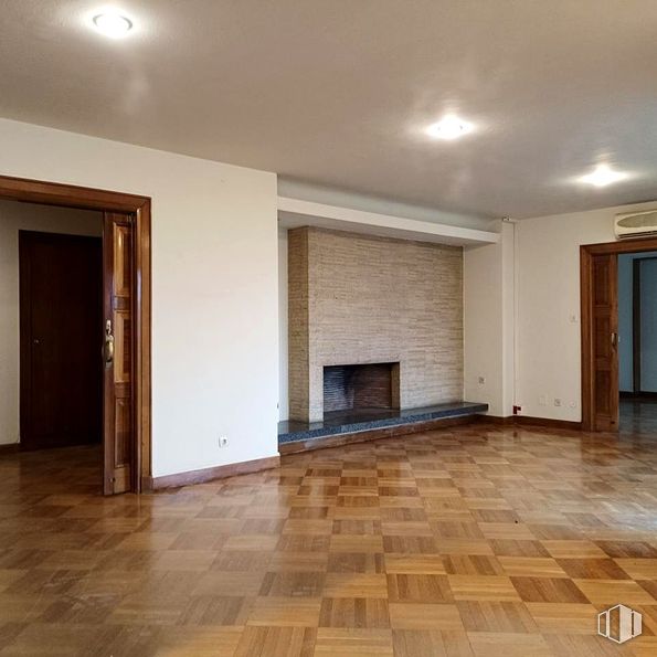 Office for rent at Paseo Castellana, Tetuán, Madrid, 28046 with door, floor, flooring, interior design, wood, wood flooring, ceiling, room, lighting and laminate flooring around