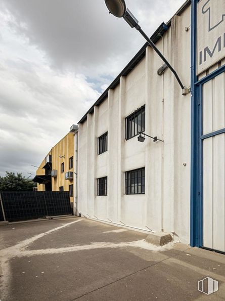 Industrial for sale at Polígono industrial Río de Janeiro, Algete, Madrid, 28110 with window, sky, cloud, property, building, road surface, lighting, architecture, wood and asphalt around