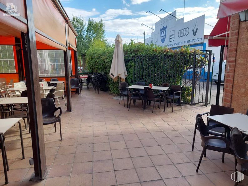 Retail for sale at Zona industrial, Mejorada del Campo, Madrid, 28840 with chair, table top, furniture, table, sky, cloud, plant, flowerpot, building and leisure around