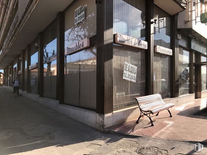 Retail for sale & for rent at Calle Mayor, 1, Santa Olalla, Toledo, 45530 with bench, shade, outdoor bench, road surface, facade, city, sidewalk, road, outdoor furniture and urban design around