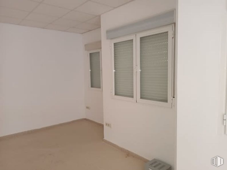 Retail for sale at Calle Cardenal Reig, Ocaña, Toledo, 45300 with window, window blind, flooring, floor, interior design, ceiling, door, room, apartment and glass around