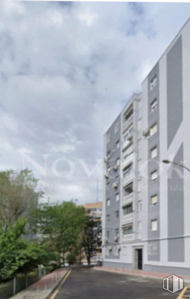 Local en venta en Calle Oviedo, 5, Móstoles, Madrid, 28934 con edificio, nube, cielo, árbol, ventana, diseño urbano, bloque de pisos, condominio, zona residencial y fachada alrededor