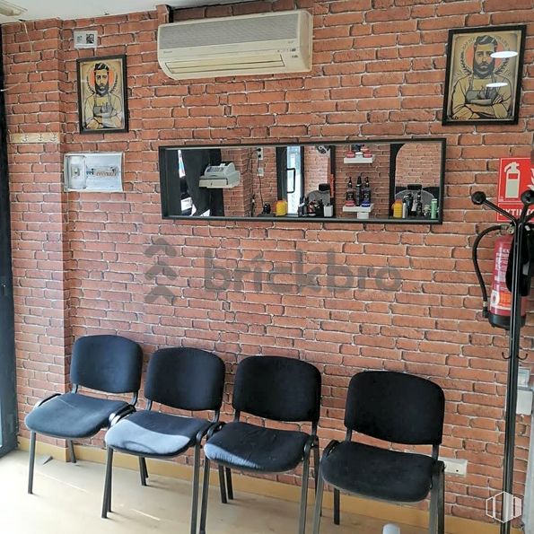 Local en venta en Calle Zamora, Móstoles, Madrid, 28931 con silla, madera, ladrillo, albañilería, línea, pared, rectángulo, arte, gas y suelos alrededor