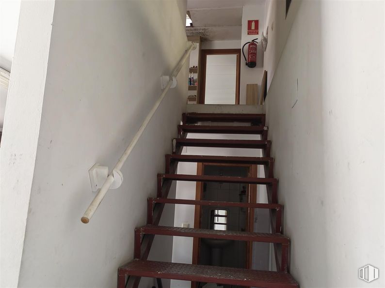 Nave en alquiler en Calle Ciudad Real, 16, Valmojado, Toledo, 45940 con propiedad, edificio, escaleras, accesorio, madera, suelos, escalera, casa, pasamanos y techo alrededor