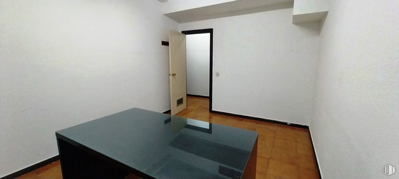 Oficina en venta en Calle Montesa, Salamanca, Madrid, 28006 con mesa, accesorio, madera, suelo, suelos, hall, madera dura, exterior del automóvil, puerta y material compuesto alrededor