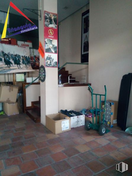 Retail for sale & for rent at Avenida Camilo José Cela, Cuéllar, Segovia, 40200 with packaged goods, shipping box, toy, toy vehicle, tire, wheel, building, flooring, floor and automotive design around