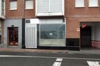 Retail for sale & for rent at Avenida de Madrid, Ávila, 05001 with window, door, building, property, fixture, road surface, asphalt, brickwork, brick and wood around