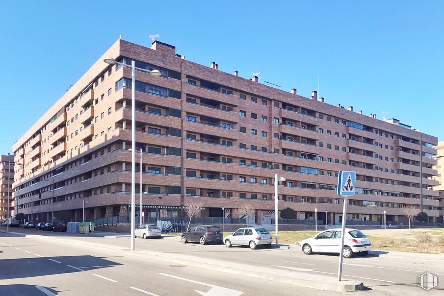 Local en alquiler en Calle Sorolla, 8, Seseña, Toledo, 45224 con coche, edificio, vehículo terrestre, cielo, día, propiedad, rueda, ventana, luz de la calle y vehículo alrededor