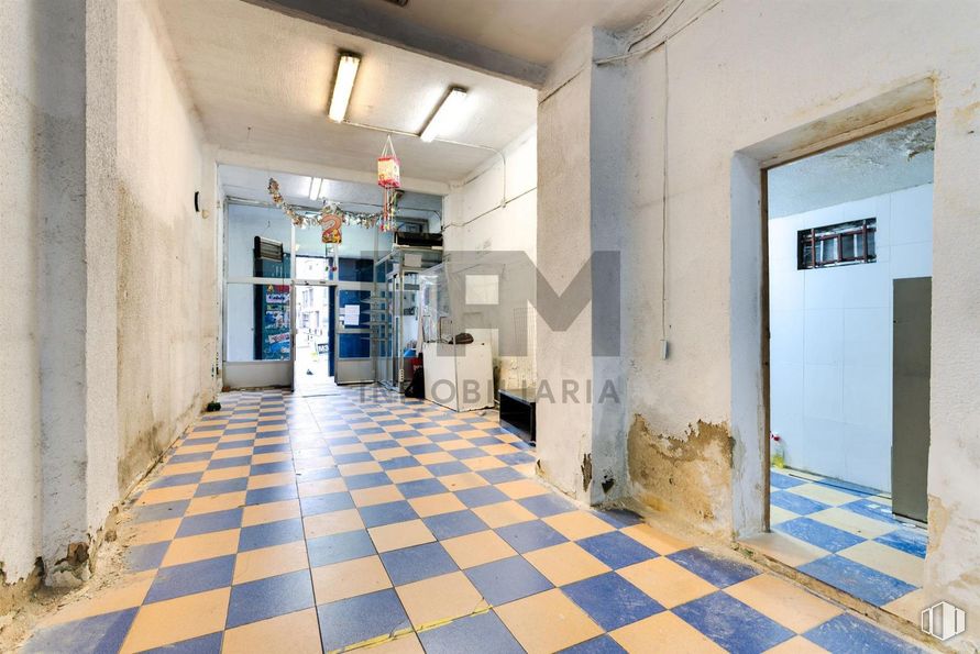 Local en venta en Zona Bravo Murillo, Tetuán, Madrid, 28039 con suelo de baldosas, planta de interior, interiorismo, suelos, suelo, accesorio, hall, inmobiliario, techo y madera alrededor