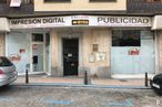 Retail for sale & for rent at Calle Escultor Marinas, 12, Segovia, 40002 with car, building, door, window, automotive parking light, infrastructure, vehicle, fixture, vehicle registration plate and neighbourhood around