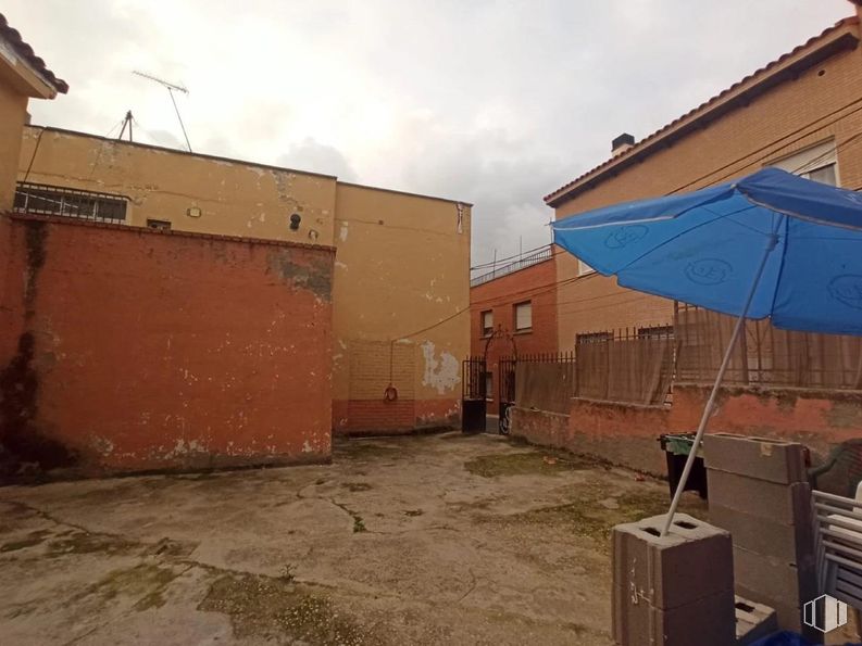 Suelo en venta en Centro urbano, Moraleja de Enmedio, Madrid, 28950 con cielo, nube, lote de terreno, madera, edificio, sombra, paisaje, tintes y matices, fachada y superficie de la carretera alrededor