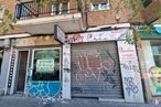 Retail for sale at Calle Vía Carpetana, Carabanchel, Madrid, 28047 with window, building, tree, wall, door, paint, neighbourhood, art, facade and graffiti around