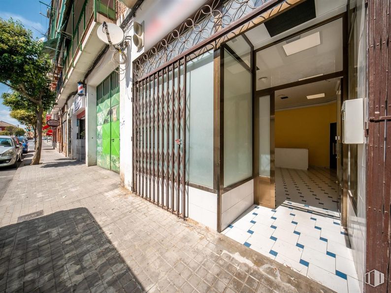 Retail for sale at Calle Mosquilona, Colmenar Viejo, Madrid, 28770 with flooring, floor, door, composite material, metal, apartment, concrete, iron, tile and building material around