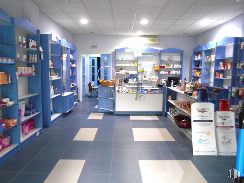 Retail for rent at Zona Sur, Ávila, 05003 with shelving, shelf, retail, medical and pharmacy around