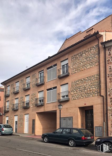 Retail for sale & for rent at Calle Sandro Pertini, 6, Illescas, Toledo, 45200 with car, building, tire, window, wheel, land vehicle, sky, cloud, vehicle and plant around