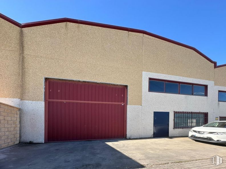 Industrial for sale at Polígono Industrial Gestesa, Loeches, Madrid, 28890 with car, window, door, automotive parking light, sky, vehicle, tire, shade, asphalt and composite material around