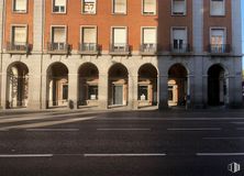 Retail for sale at Calle Princesa, 88, Moncloa - Aravaca, Madrid, 28008 with building, window, fixture, road surface, facade, symmetry, tints and shades, city, road and urban design around