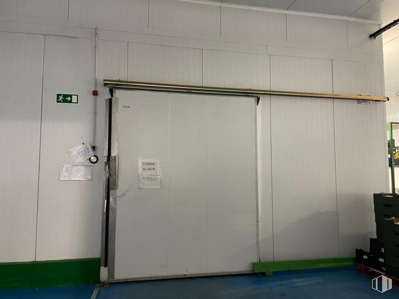 Nave en alquiler en Carretera Villaverde a Vallecas, 9, Villa de Vallecas, Madrid, 28041 con puerta, edificio, accesorio, gas, suelo, máquina, madera, material compuesto, metal y habitación alrededor