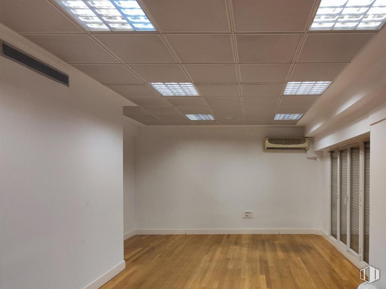 Oficina en alquiler en Paseo Habana, 12, Chamartín, Madrid, 28036 con ventana, lámpara, edificio, madera, hall, suelos, accesorio, suelo, tinte para madera y madera dura alrededor