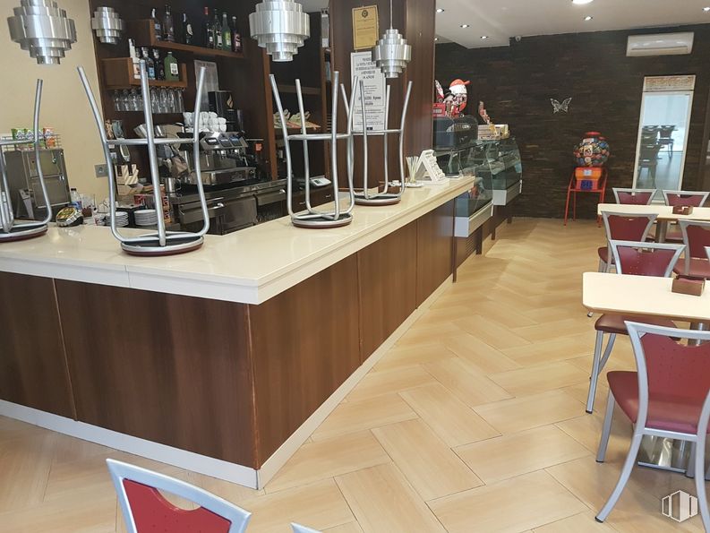 Retail for sale & for rent at Calle Monte, 1, Quintanar de la Orden, Toledo, 45800 with cabinetry, chair, building, wood, floor, flooring, barware, table, hardwood and retail around